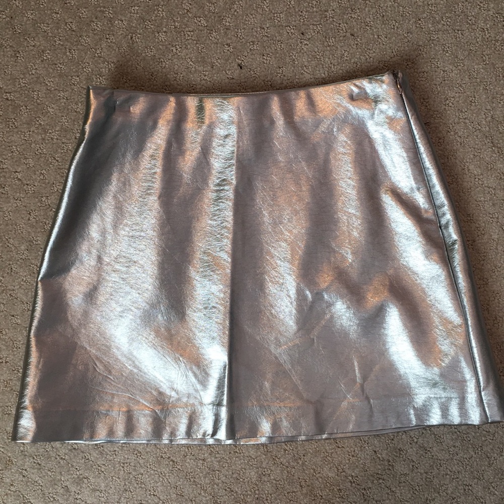 NWT silver metallic zara mini skirt with side zip